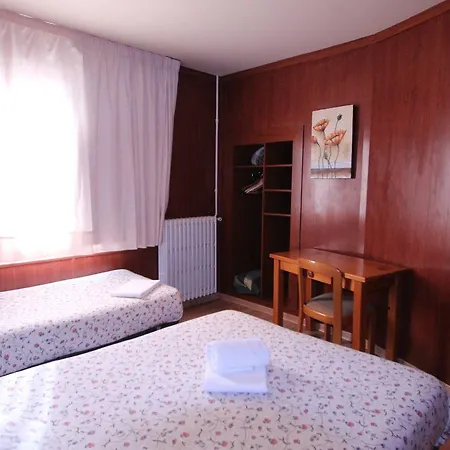 בית הארחה Porta De Nuria 3*